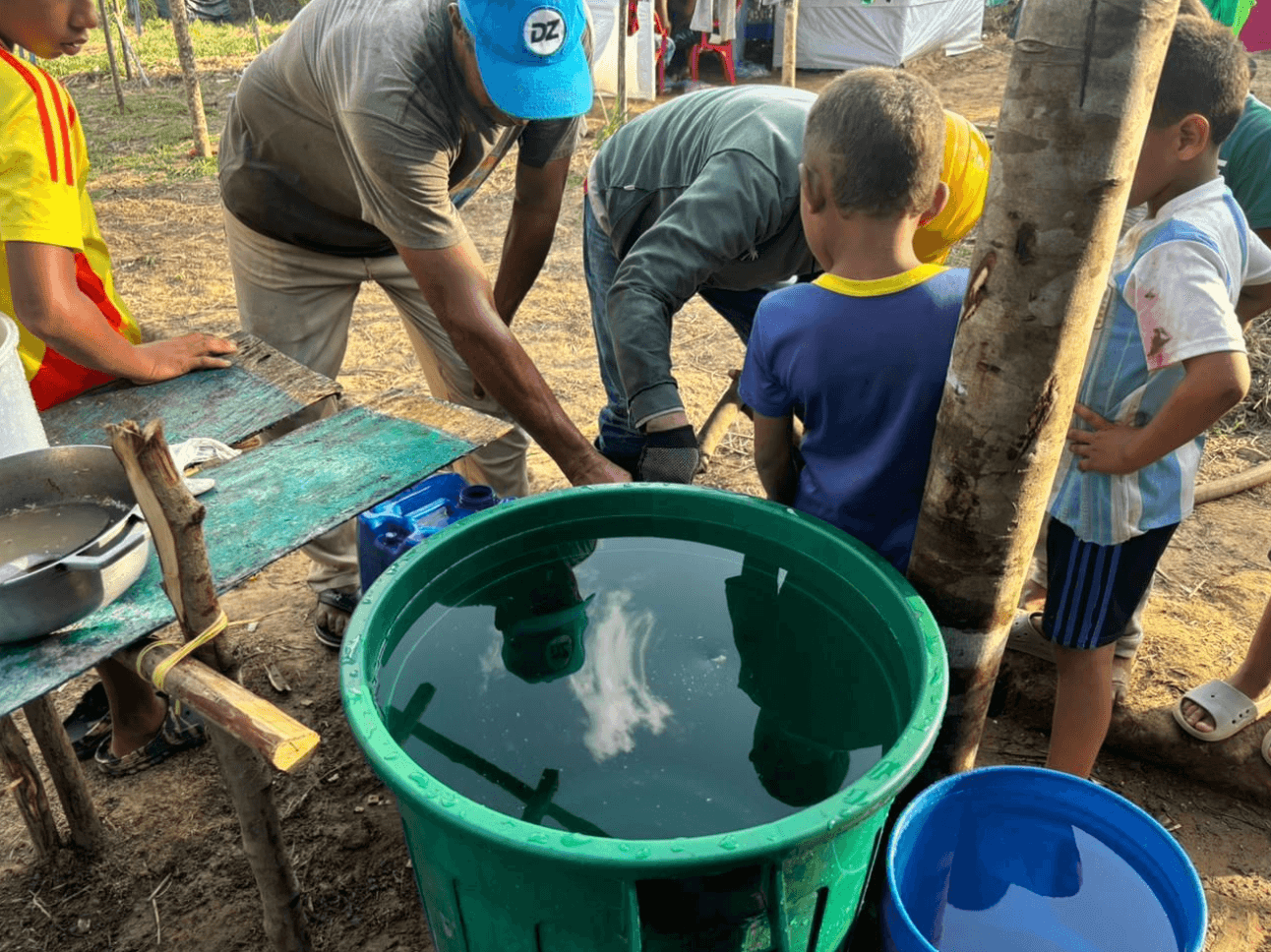 Carrotanque garantiza suministro de agua potable a más de 2.400 familias afectadas por inundaciones en Tierralta.